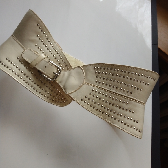 Really Funky Wide Belt with rivets, Adjustable Elastic and Belt Buckle Vintage - Picture 1 of 11